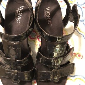 Vionic black sandals